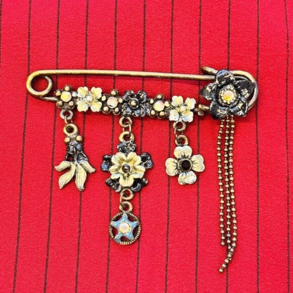 Vintage safety pin flower brooch - Picture 4 of 10
